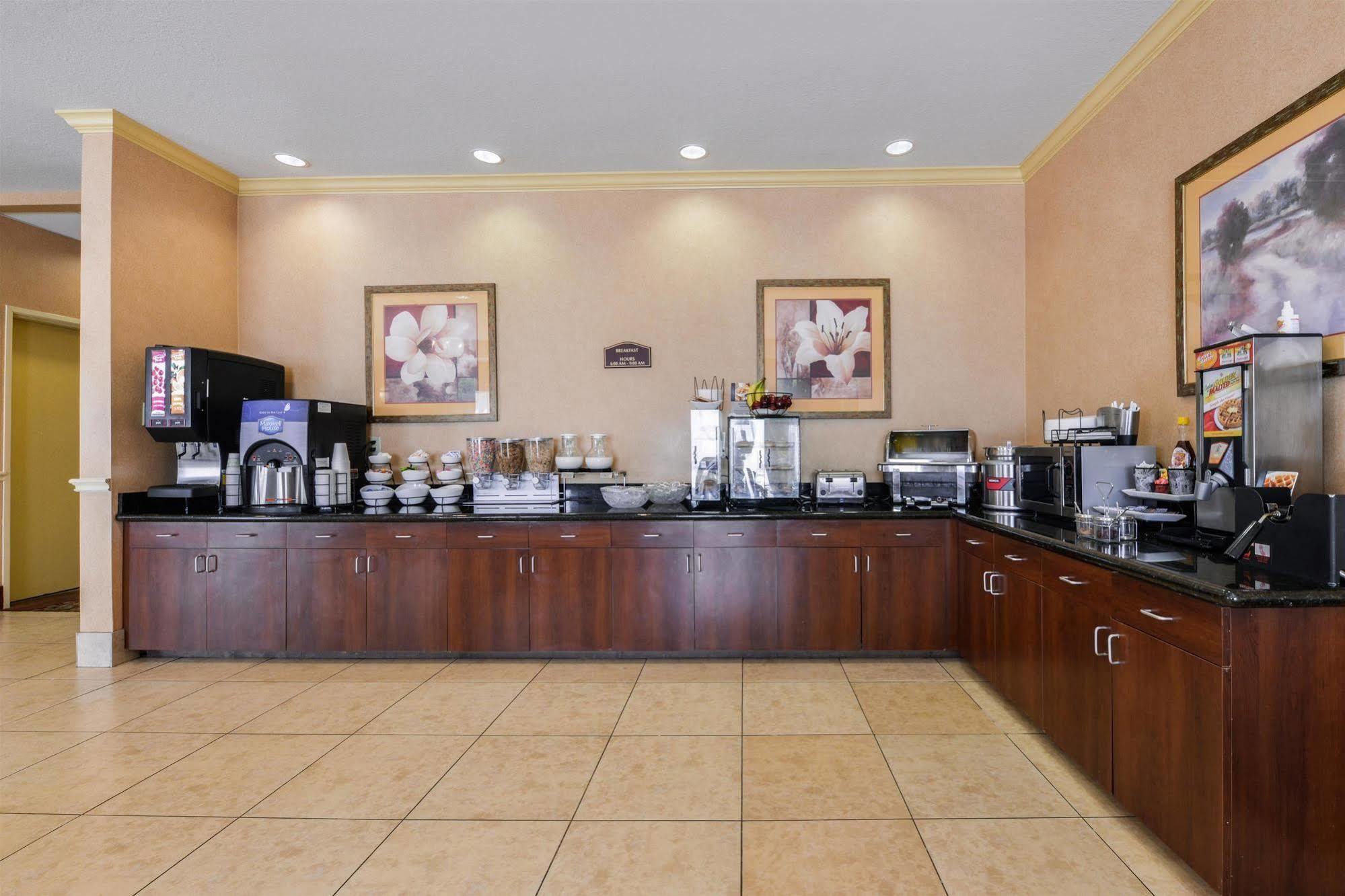 Hotel Americas Best Value & Suites-livingston