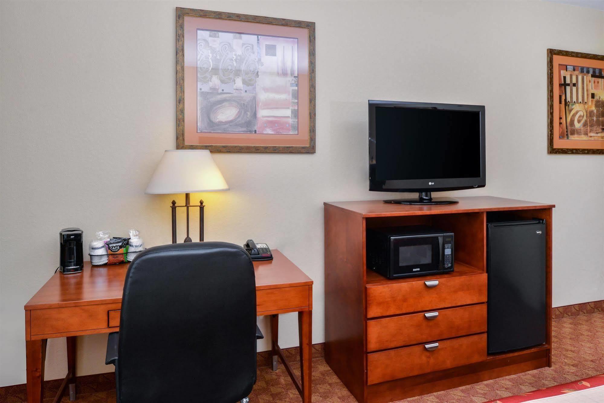 Americas Best Value & Suites-livingston Livingston